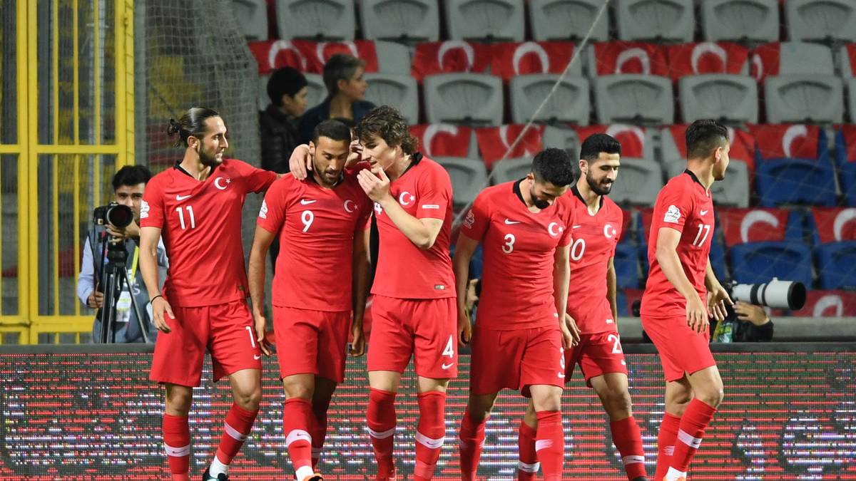 TÜRKEI - Auch die Türkei qualifizierte sich 2016 für die Europameisterschaft, schied jedoch in der Gruppenphase aus. In der Nations League musste zudem der Abstieg aus Liga B hingenommen werden