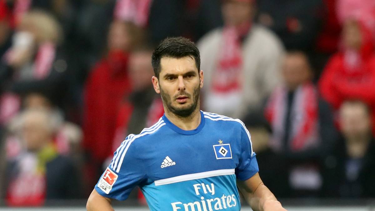 EMIR SPAHIC (36 Jahre): Der Verteidiger ist schon seit dem Winter vereinslos. Ende Januar wurde sein Vertrag mit dem Hamburger SV in beidseitigem Einvernehmen aufgelöst. Kurz zuvor wollte sich Spahic nach seiner Freistellung wieder ins Training einklagen