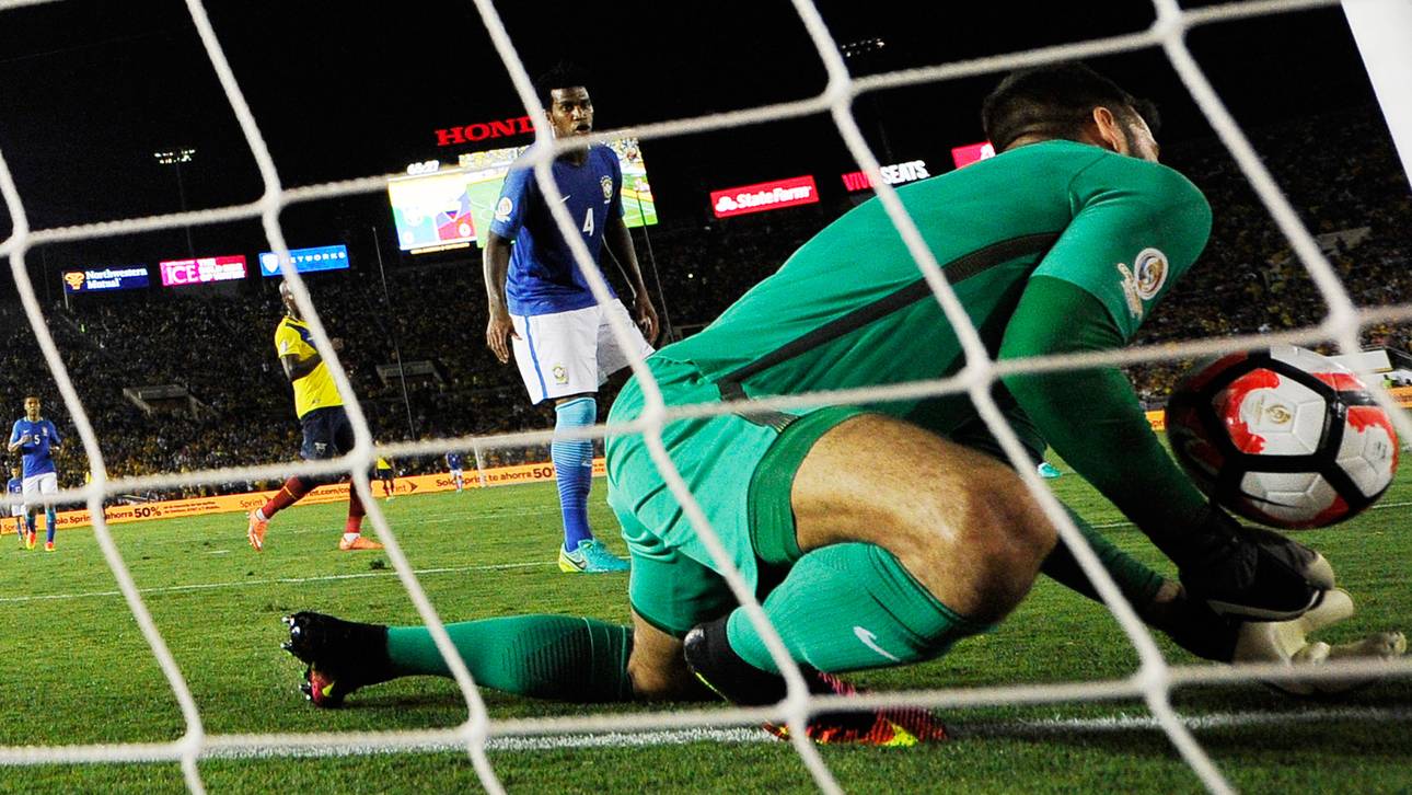 Schiri-Fehler rettet Brasilien Remis