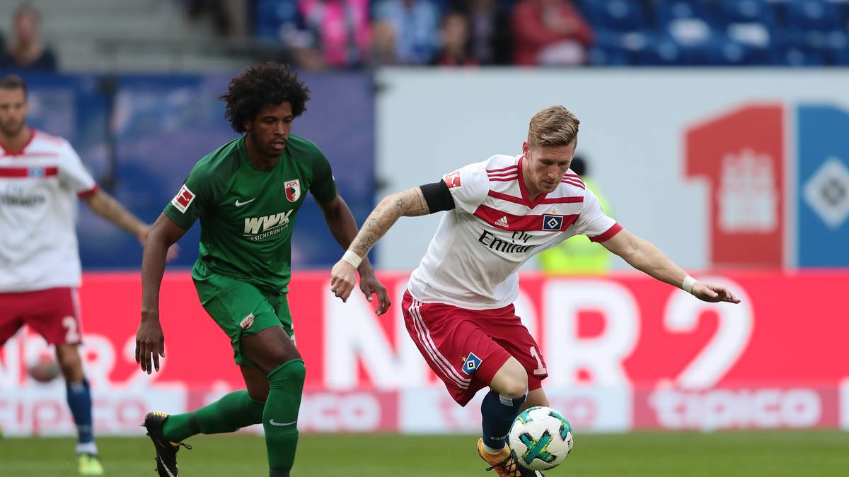 In Hamburg messen sich mit dem HSV und Augsburg zwei mögliche Abstiegskandidaten .Es geht von Anfang an umkämpft zur Sache