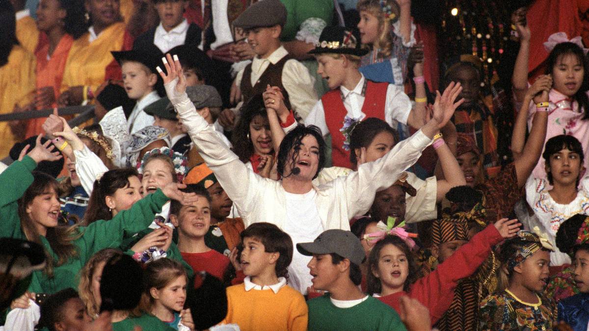Michael Jackson sang 1993 gemeinsam mit 3500 Kindern seinen Hit "Heal the World"