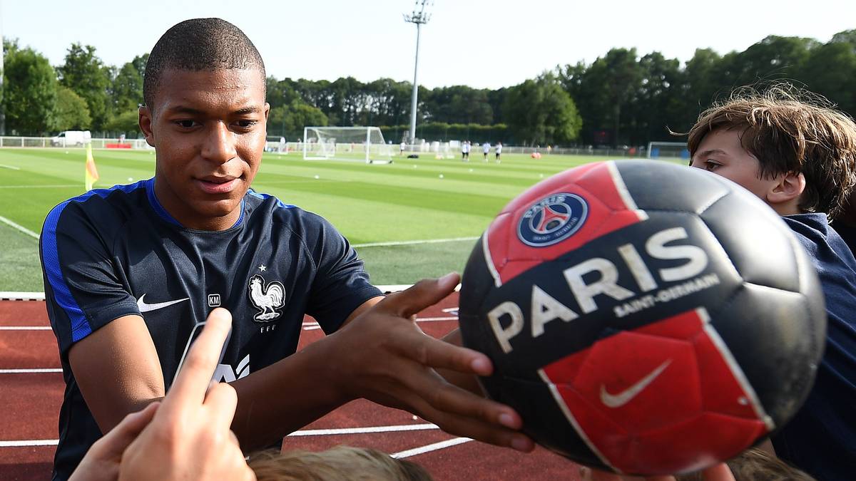 KYLIAN MBAPPE (Paris Saint-Germain): Der nächste Riesen-Transfer ist fix, zunächst wird der 18-jährige Mbappe von PSG aber nur ausgeliehen. Monaco wird wahrscheinlich in einem Jahr die festgeschriebene Ablöse von 180 Millionen Euro (inklusive Prämien) erhalten, wenn Paris die Kaufoption zieht