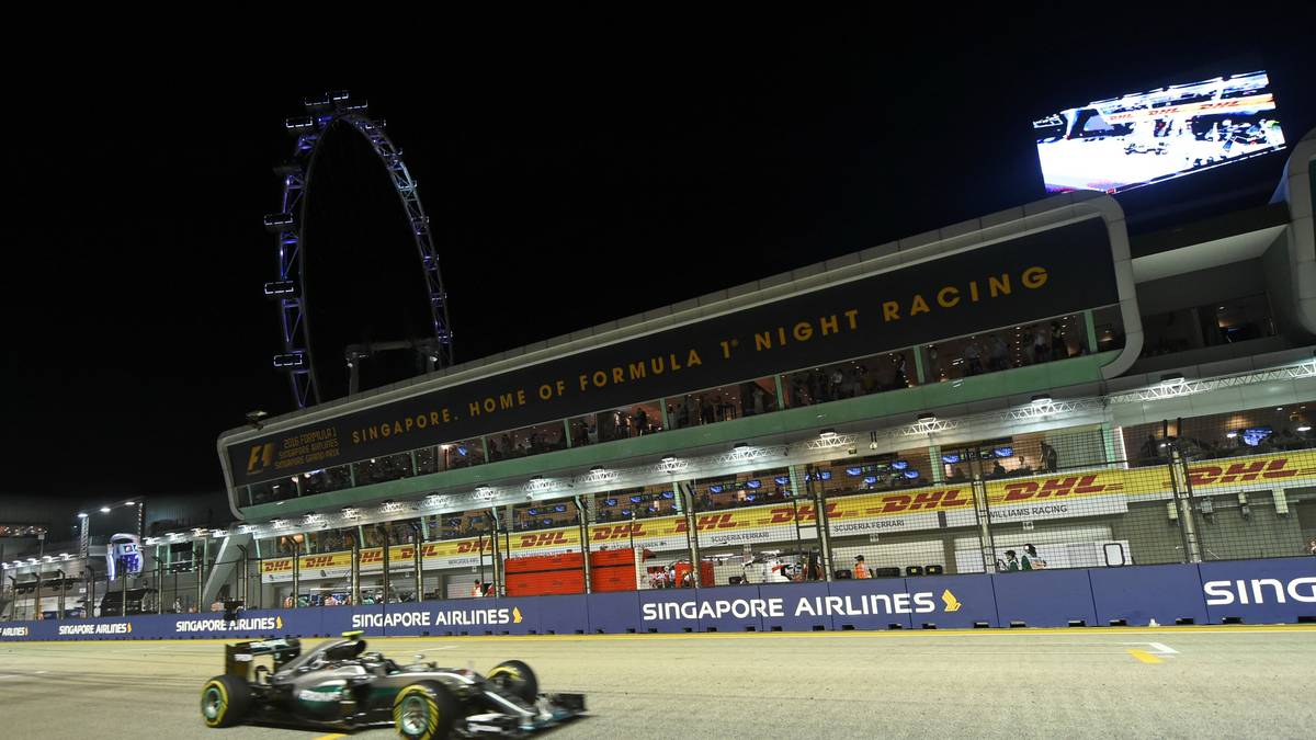 Nico Rosberg heißt der strahlende Sieger des 15. Grand Prix der Saison in Singapur. Auch sonst war beim ersten Nachtrennen der Saison von einem Streckenposten in Gefahr und einem Blitz-Crash von Nico Hülkenberg einiges geboten. SPORT1 zeigt die besten Bilder