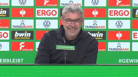 Urs Fischer, Trainer von Union Berlin, bewertet die bisherige Saison seiner Mannschaft nach dem DFB-Pokal aus und scherzt mit einer Phrase. 