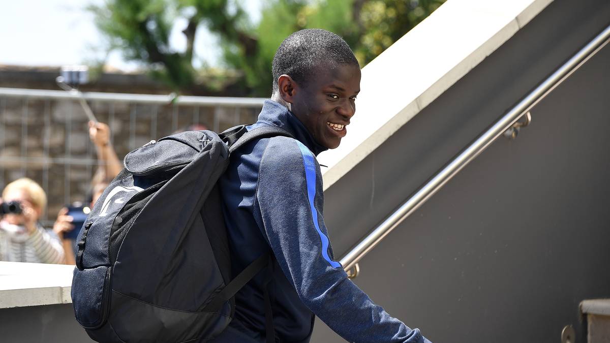 Der gläubige Moslem ist schüchtern und introvertiert, hat aber immer ein Lächeln auf den Lippen. In der Jugend wurde er von Klubs aufgrund seiner geringen Körpergröße immer wieder abgelehnt. Bei seinem Erstliga-Debüt war er schon 23