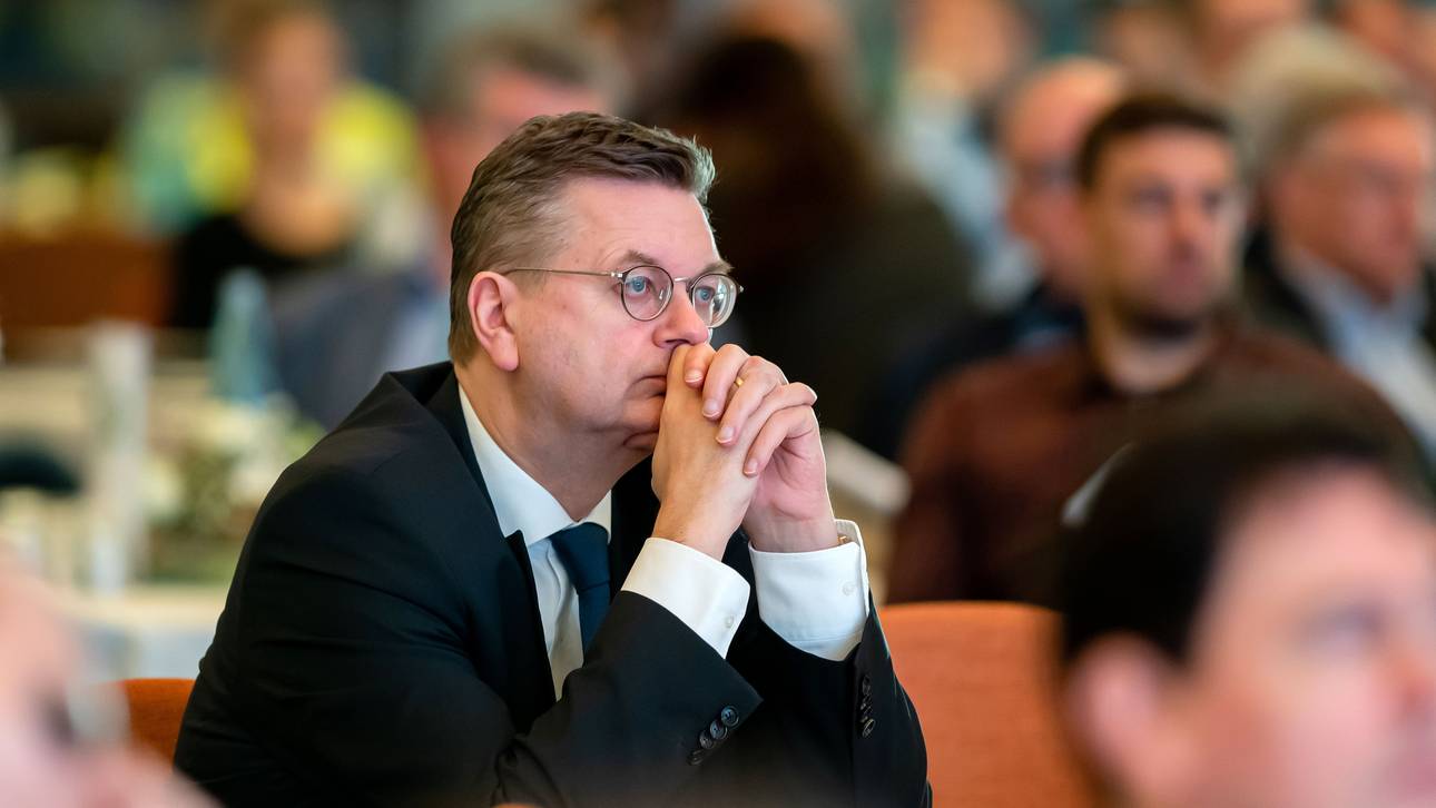 Grindel bricht Interview ab