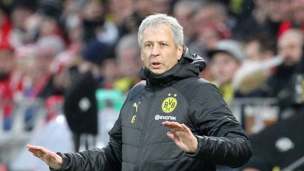 Dortmund's Swiss coach Lucien Favre reacts during the German first division Bundesliga football match Mainz 05 v Borussia Dortmund in Mainz on December 14, 2019. (Photo by Daniel ROLAND / AFP) / DFL REGULATIONS PROHIBIT ANY USE OF PHOTOGRAPHS AS IMAGE SEQUENCES AND/OR QUASI-VIDEO (Photo by DANIEL ROLAND/AFP via Getty Images)