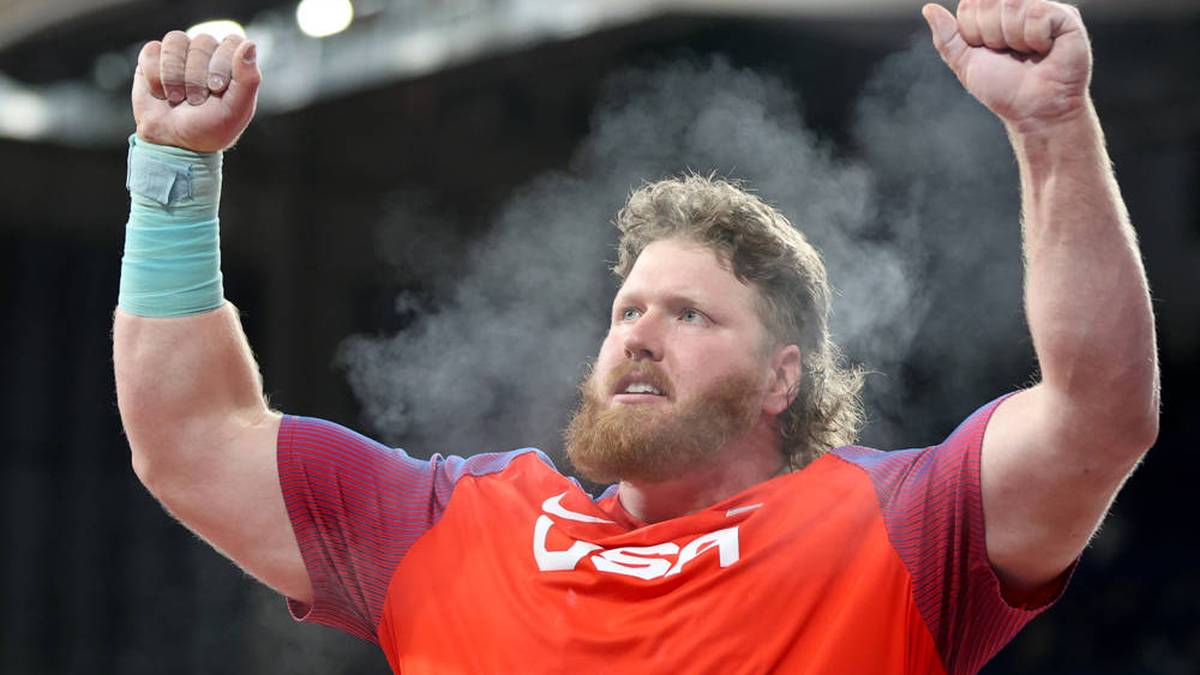 Ryan Crouser konnte bereits bei den letzten beiden Olympischen Spielen Gold gewinnen. Ein erneuter Erfolg wäre historisch – noch nie gelangen einem Kugelstoßer drei Olympiasiege. 
