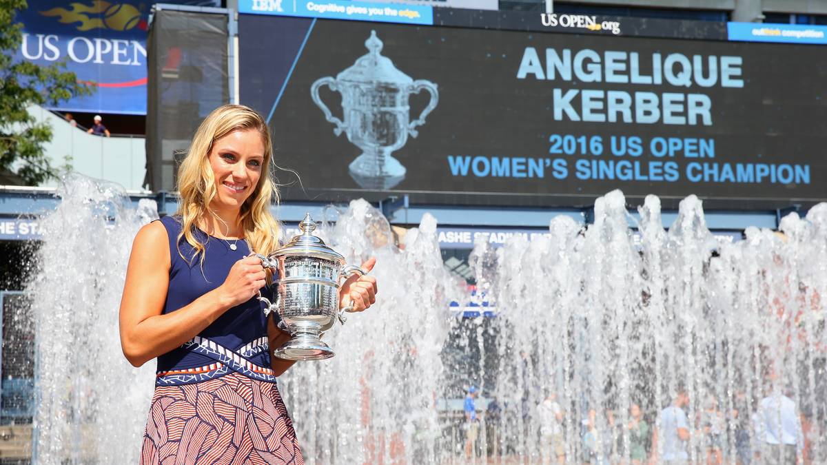 Am 12. September übernimmt Kerber als erste Deutsche nach Graf die Führung in der Weltrangliste. Sie krönt ihr beinahe perfektes Jahr mit dem Triumph bei den US Open. Sie schlägt Karolina Pliskova im Finale mit 6:3, 4:6, 6:4