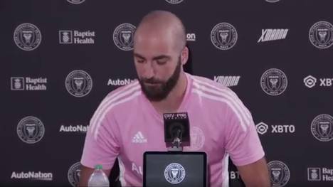 Star-Stürmer Gonzalo Higuain wird nach der laufenden MLS-Saison seine Karriere beenden. Der Argentinier konnte sich bei seiner Abschiedsrede nicht mehr halten und wurde emotional.