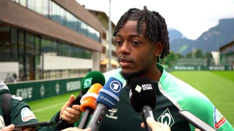 Samuel Mbangula ist mit Vorschusslorbeeren zum SV Werder Bremen gewechselt. Der Flügelflitzer stellt sich vor und erklärt, warum der Teamabend für ihn ein "Horror" war.