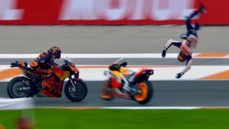 Das sieht übel aus: Alex Marquez schleudert es nach seinem Abflug beim Qualifying in Valencia durch die Luft