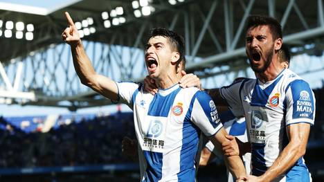 Der FC Bayern gibt den nächsten Neuzugang bekannt. Marc Roca wechselt von Espanyol Barcelona zum Rekordmeister. Er soll die Lücke im Mittelfeld schließen.