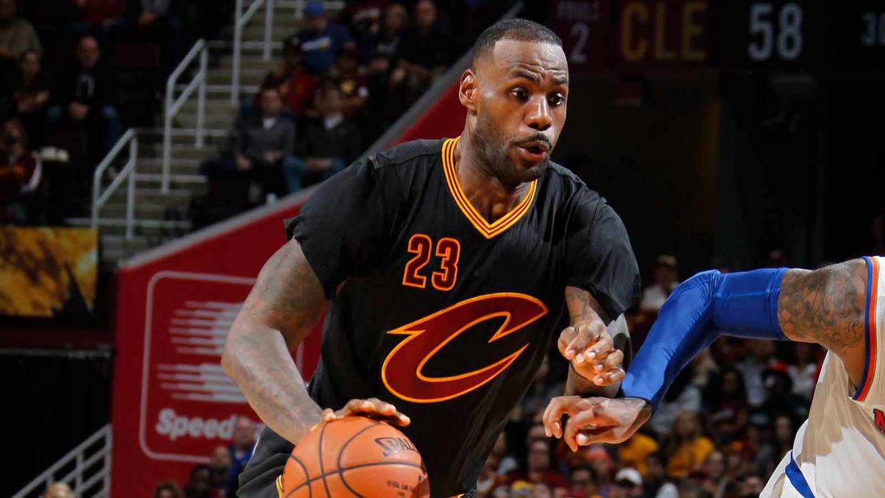 Wütender James zerreißt Ärmel