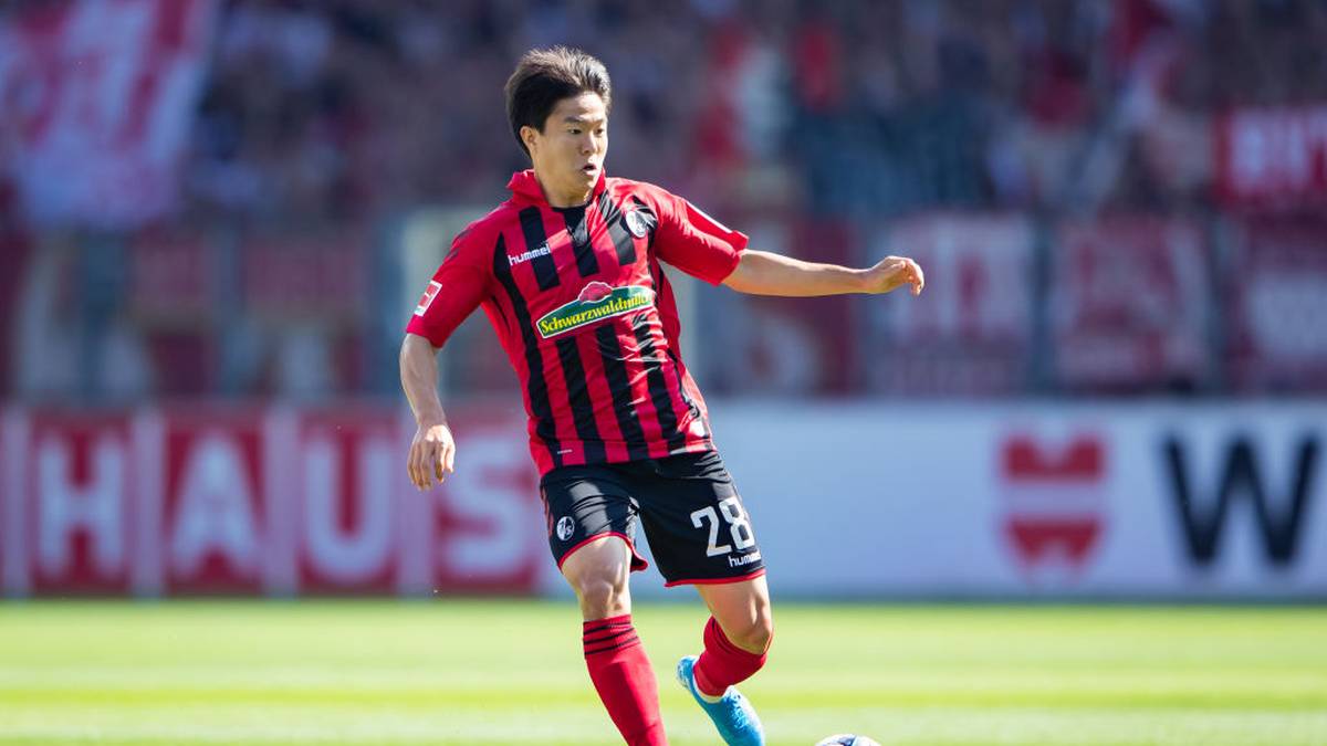 Luca Itter (kam aus Wolfsburg) ist eher eine Investition in die Zukunft. Auch der Südkoreaner Woo-yeong Jeong, der von Bayern II kam, gilt als solche. Der 25 Jahre alte Rechtsaußen Chang-hun Kwon (Bild) verbreitert den Kader weiter und stand anders als sein Landsmann bereits neun Mal für die Breisgauer auf dem Platz. Freiburg macht es für seine Möglichkeiten wieder richtig stark