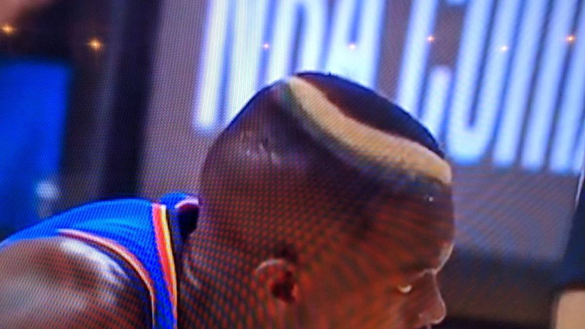 Die Meinungen gehen auseinander. Einige User fragen, was sich Schröder dabei gedacht hat, andere geraten ins Schwärmen. "Ich habe noch nie einen Deutschen mit so viel Swag gesehen", schreibt "FoxSports"-Analyst Chris Broussard