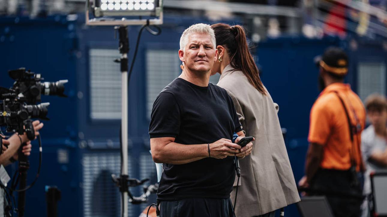 Bastian Schweinsteiger mit kritischem Blick