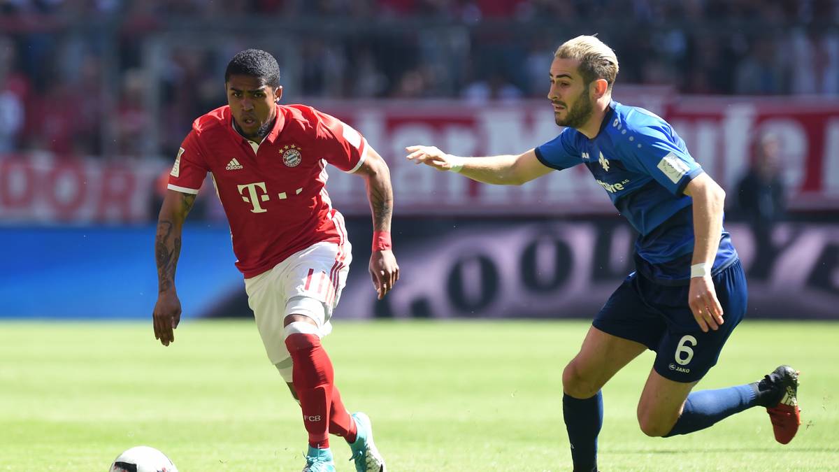 DOUGLAS COSTA: Auch Costa bekam nach seinem Wechsel noch einen mit. Der Brasilianer wechselte 2017 zu Juventus Turin