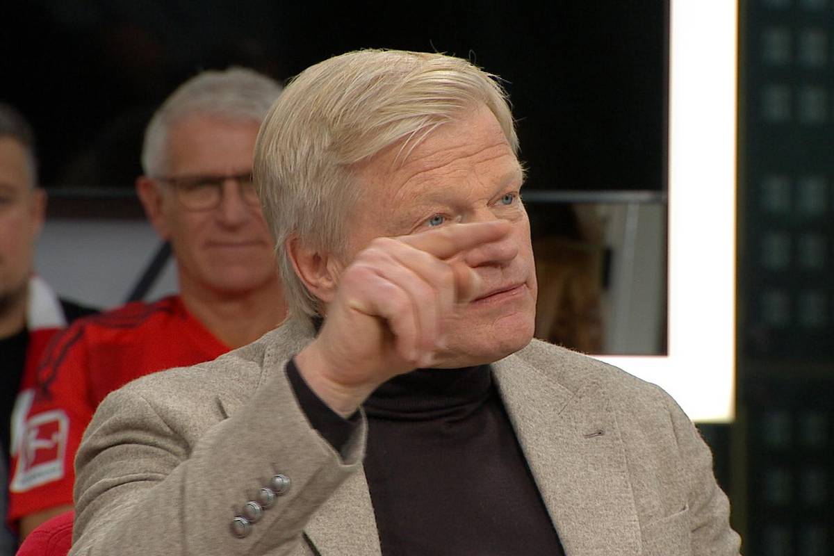 Im STAHLWERK Doppelpass stellt sich Torwart-Legende Oliver Kahn zahlreichen Fan-Fragen. 