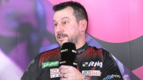 Jonny Clayton spricht nach seinem Sieg in der dritten Runde der Darts-Weltmeisterschaft gegen Krzysztof Ratajski über sein Match gegen Rob Cross und die Premier League.