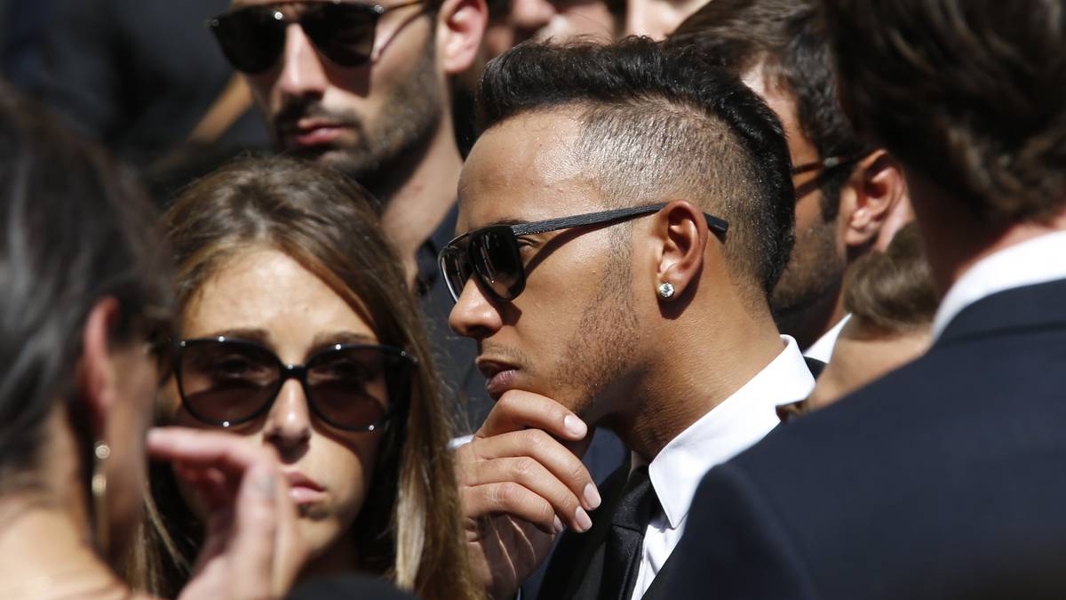 Lewis Hamilton ist ebenfalls für seinen Kollegen nach Nizza gekommen