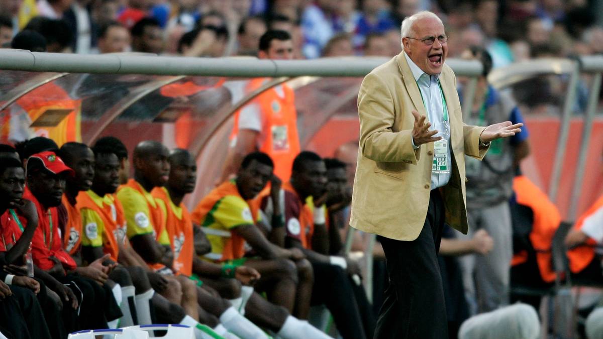 OTTO PFISTER: 78 Jahre hat Otto Pfister schon auf dem Buckel - doch der deutsche Coach  ist bei USM Algier  immer noch aktiv. 1961 hatte er beim FC Vaduz in Liechtenstein seine erste Auslandsstation, anschließend verschlug es ihn vor allem nach Afrika und in den Nahen Osten. 