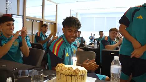 Lamine Yamal feiert einen Tag vor dem Halbfinale gegen Frankreich seinen 19. Geburtstag. Zum Geburtstag wünscht sich der Spanier nichts mehr als den Einzug ins Finale.
