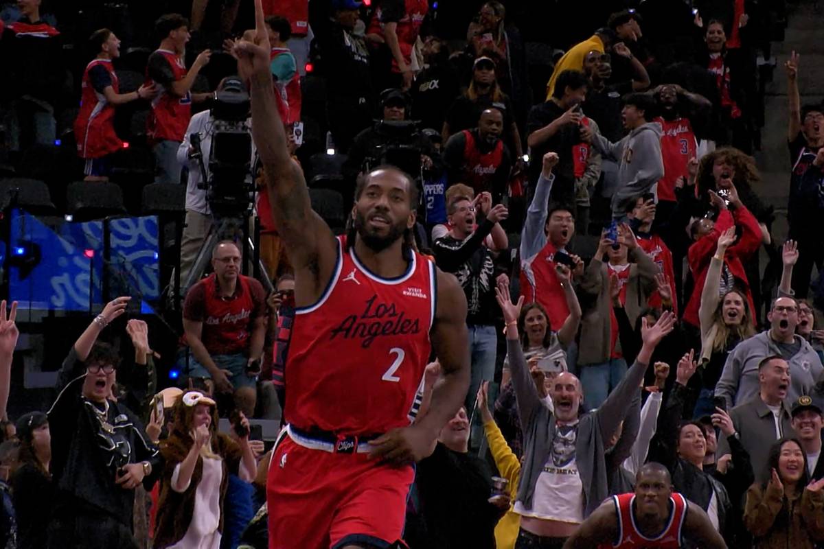 Buzzer Beater - und die Halle flippt aus