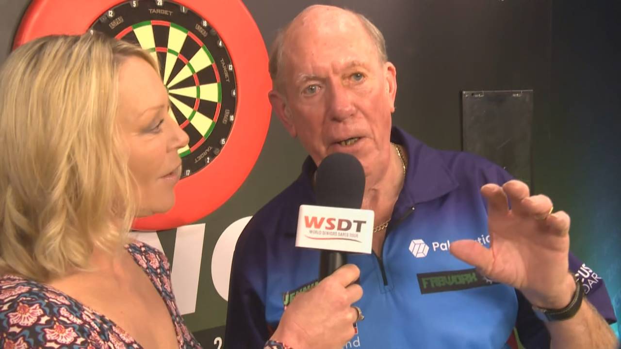 World Senior Darts Championship: Kündigt John Lowe hier seinen Rücktritt an?