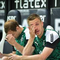 Schon vor dem letzten Gladbacher Heimspiel wird das zurücktretende Urgestein Patrick Herrmann von seinen Emotionen übermannt. Die Borussia sichert sich durch ein Remis gegen Frankfurt den Klassenerhalt. 