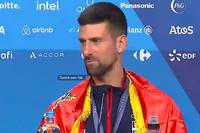 Nach seinem olympischen Gold spricht Tennis-Star Novak Djokovic auf der Pressekonferenz über die Bedeutung des Edelmetalls für ihn und lobt Finalgegner Carlos Alcaraz.