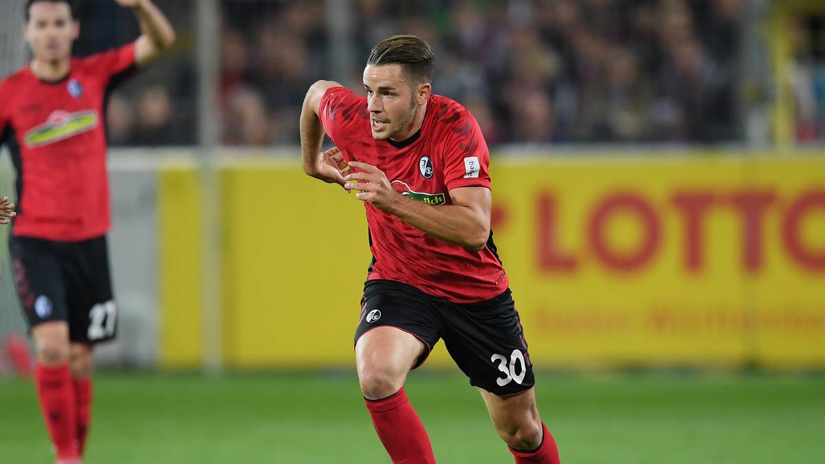 In der laufenden Saison verpasst er noch keine Pflichtspielminute und führt die Streich-Elf in sechs Partien als Kapitän aufs Feld. Im Vorfeld der WM 2014 bestreitet der Defensivspieler gegen Polen sein bisher einziges A-Länderspiel für Deutschland - zum späteren Weltmeister-Kader zählt allerdings nur sein damaliger Teamkollege Mathias Ginter