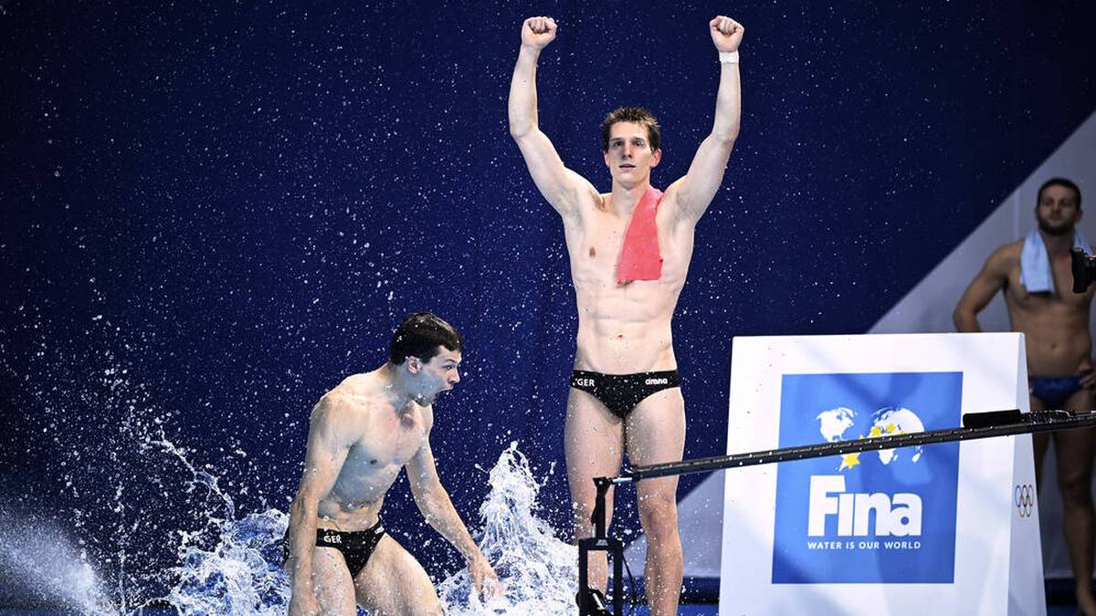 Jubel über Bronze: Die Wasserspringer Patrick Hausding und Lars Rüdiger landen im Synchron-Wettbewerb vom 3-m-Bret auf dem dritten Platz