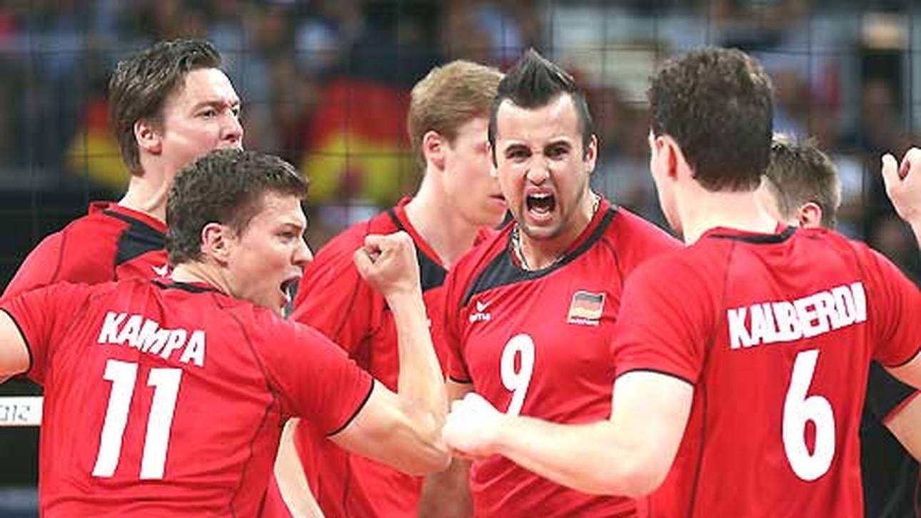 Volleyballer schlagen Spanien