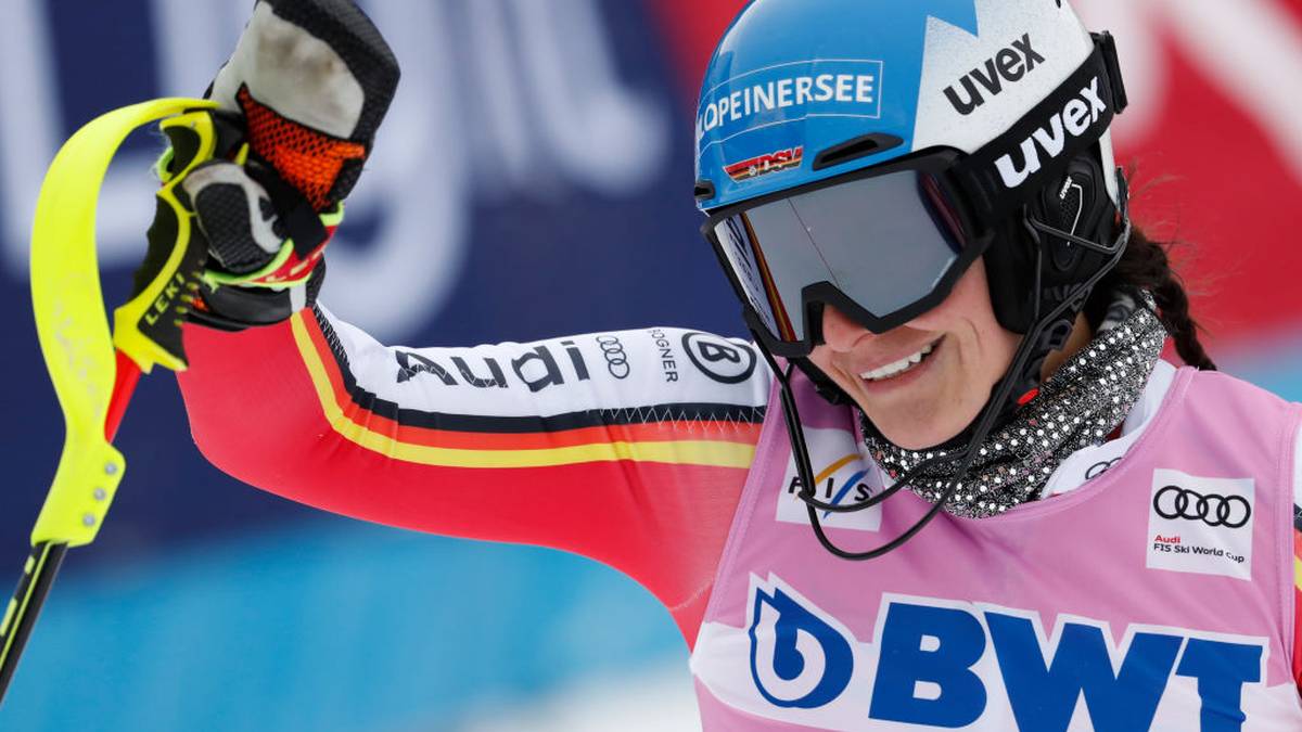 CHRISTINA ACKERMANN: Alles Schöne habe "irgendwann ein Ende", nach zwölf Jahren im Ski-Weltcup "verabschiede ich mich vom Leistungssport", sagte Ackermann