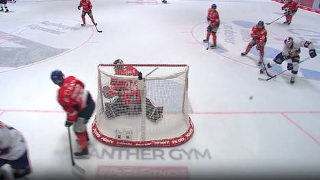 Die Augsburger Panther gehen gegen den EHC Red Bull München unter. Dabei spielen sich die Münchner in einen regelrechten Torrausch. 