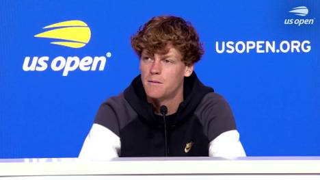 Nach dem Wirbel um zwei positive Dopingproben kehrt Jannik Sinner bei den US Open zurück auf die große Tennis-Bühne. Nach seinem Erstrundenmatch spricht er über die Reaktion der Fans.