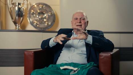 Uli Hoeneß erzählt in einer Anekdote über Jupp Heynckes, wie die Mannschaft des FC Bayern sich verändert hat, um ihm einen gebührenden Abschied zu bescheren.