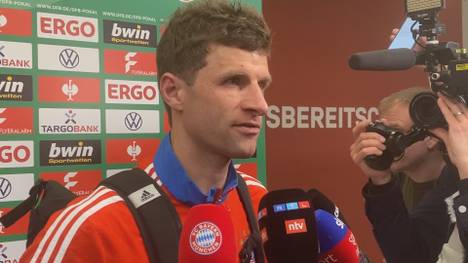 Der Frust über das Pokal-Aus sitzt tief bei Thomas Müller. Der erste Titel der Saison ist weg.