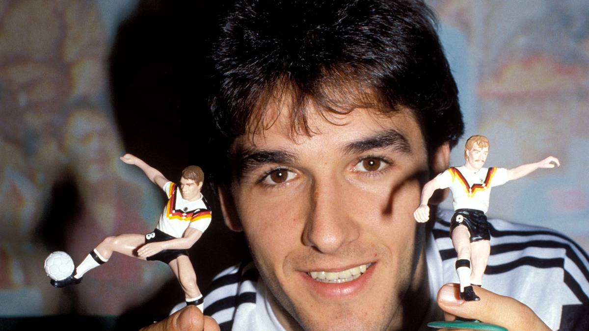 Karl-Heinz Riedle muss sich bei der WM hauptsächlich mit der Joker-Rolle zufrieden geben. Bei seinen vier Einsätzen kommt er drei Mal von der Bank. Im Halbfinale gegen England verwandelt er einen Elfmeter.