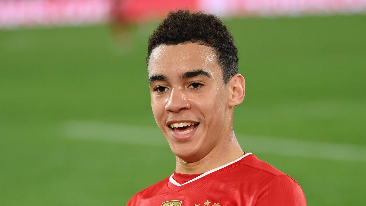 Transfermarkt: Jamal Musiala unterschreibt ersten Profi-Vertrag beim FC Bayern