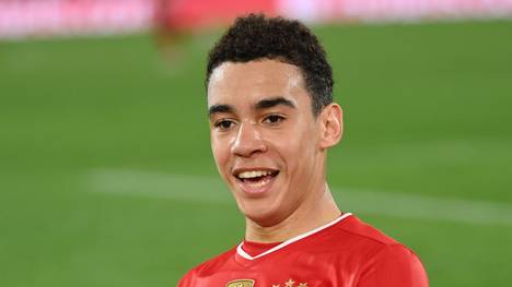 Jamal Musiala unterschreibt einen neuen, langfristigen Vertrag beim FC Bayern. Das Toptalent erklärt seine Entscheidung für die Münchner.