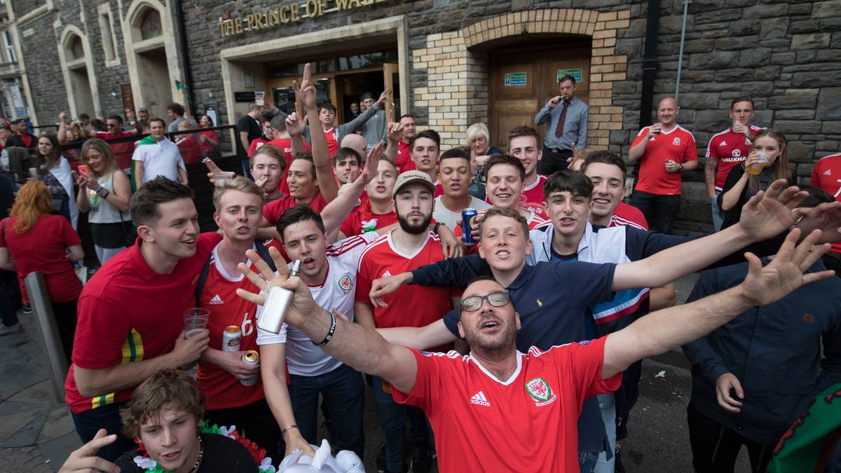 Nicht nur in Lyon, sondern auch in Cardiff sind die Waliser natürlich auf den Beinen und feuern ihre Mannschaft an