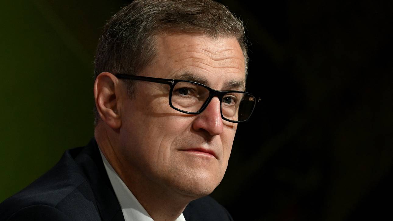 Dreesen erwartet Teilausschluss der Fans nach Pyro-Show