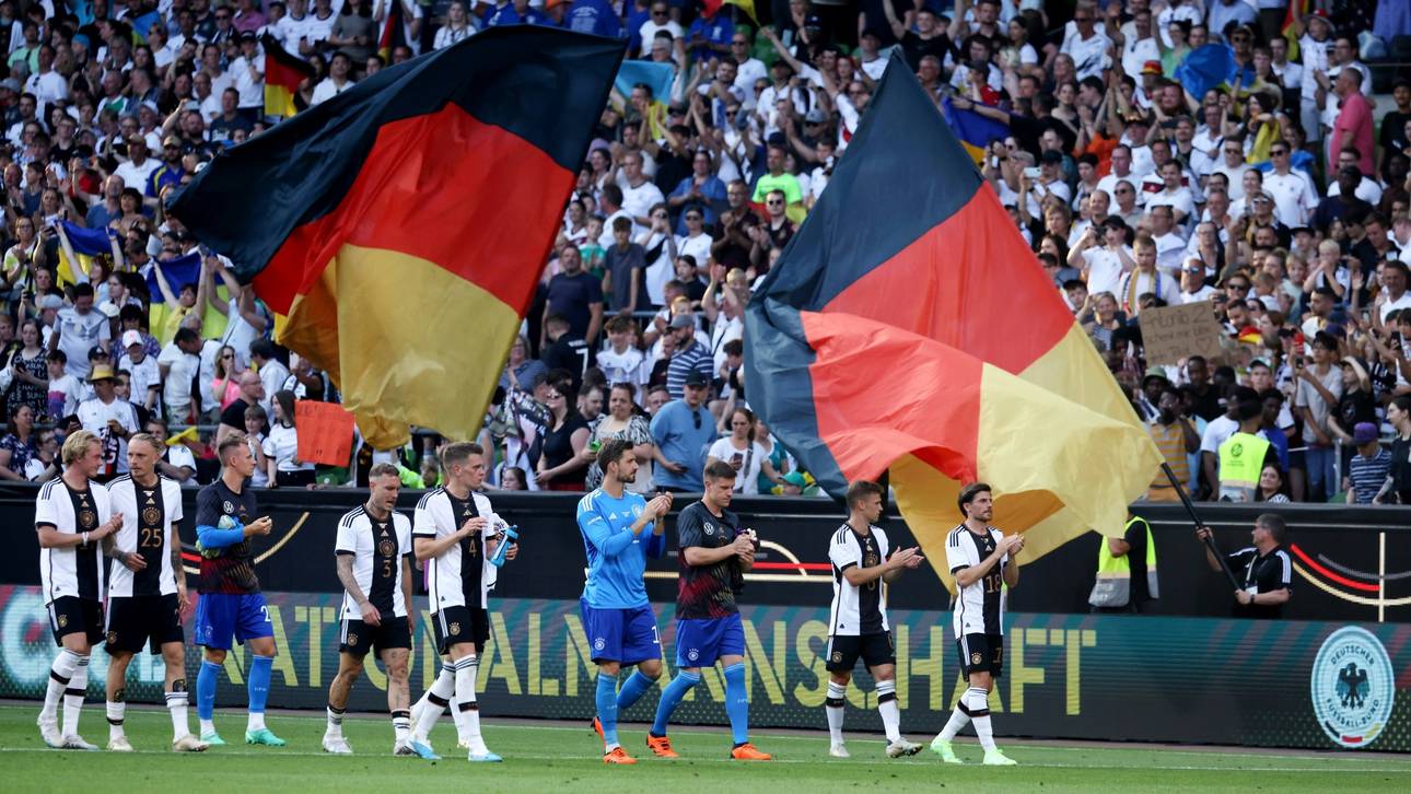 DFB-Team lenkt sich mit Bowling ab