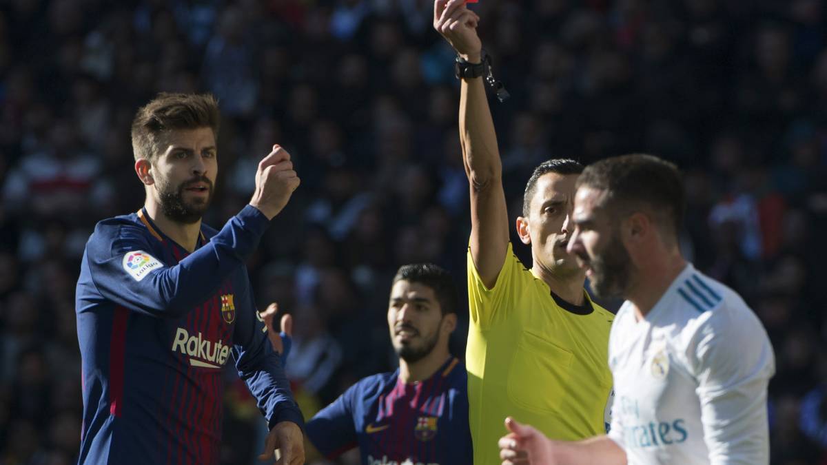 Auch in der vergangenen Saison ging ein Clasico nicht ohne Platzverweis über die Bühne. Im Liga-Hinspiel sieht Dani Carvajal die Rote Karte. Real verliert mit 0:3 im heimischen Santiago Bernabeu