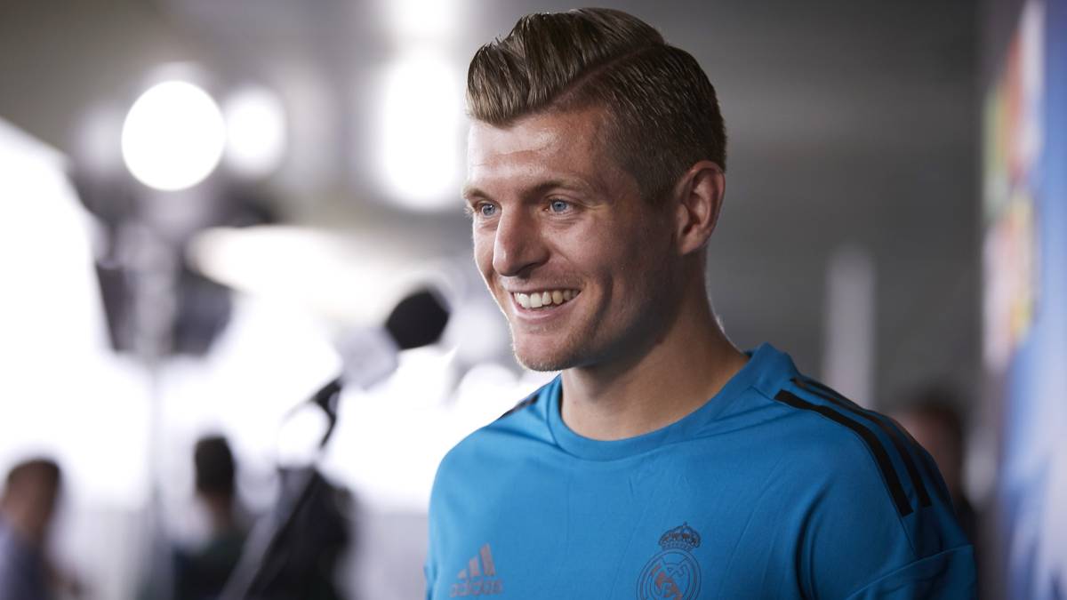 TONI KROOS: Unverzichtbar in der Nationalmannschaft. Bei Real Madrid zum Weltstar aufgestiegen. Will die Königlichen erst noch zum dritten Champions-League-Triumph in Folge führen, ehe er zum Löw-Team stößt. WM-TAUGLICHKEIT: 100 %