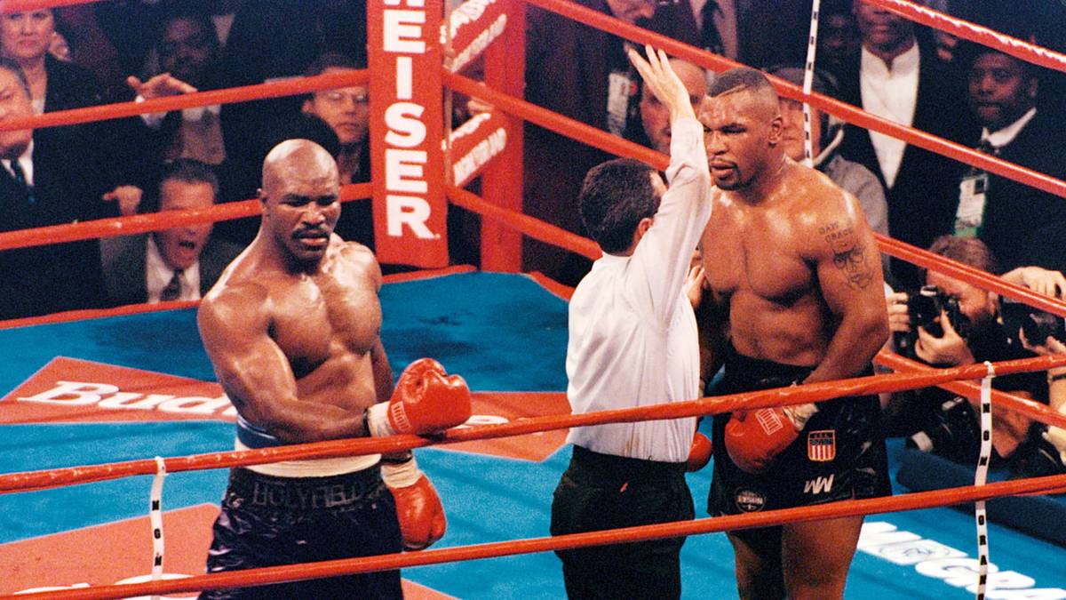 Am 9. November 1996 ist es schließlich so weit: Es kommt zum seit Jahren erwarteten Kampf mit Holyfield. Beide Kämpfer liefern sich eine Ringschlacht, deren Länge Tyson nicht gewohnt ist. Nachdem er bereits in der sechsten Runde zu Boden geht, bricht der Ringrichter den Kampf schließlich in Runde elf ab. Es folgt der legendär-skurille Rückkampf - mit jenem irren Ohrbiss