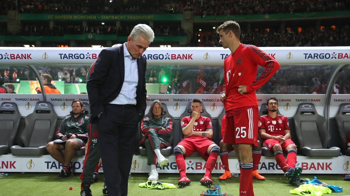 Es folgt das bittere Pokalendspiel gegen Eintracht Frankfurt und Heynckes-Nachfolger Niko Kovac. Die herausragende Trainerkarriere von Jupp Heynckes endet mit einem großen Kratzer