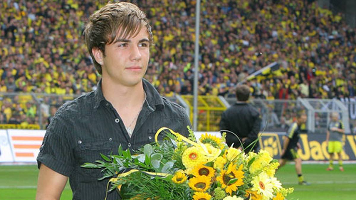 Von Schürrles Aufstieg profitiert im WM-Finale auch Mario Götze. Der Ex-Dortmunder bekommt 2009 die Goldmedaille in der Kategorie U17, ein Jahr später eine weitere in der Kategorie U18
                  
                  
                  
                  
                  